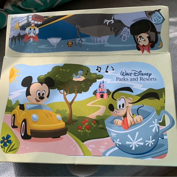 🔴 DISNEY GIFT BOX CHARACTERS GRAPHICS COMES FLAT EMPTY TO USE OR COLLECT - Picture 6 of 14